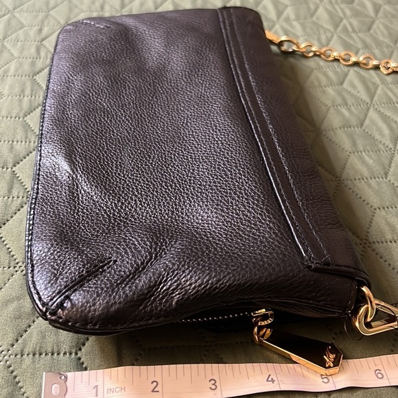 - Kenneth Cole Snake Front Handbag. - Picture 13 of 16